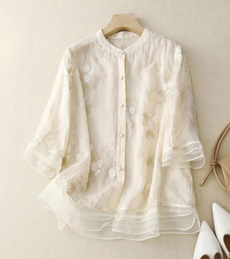 Elise – Classic blouse with round neck, front button closure, and loose fit