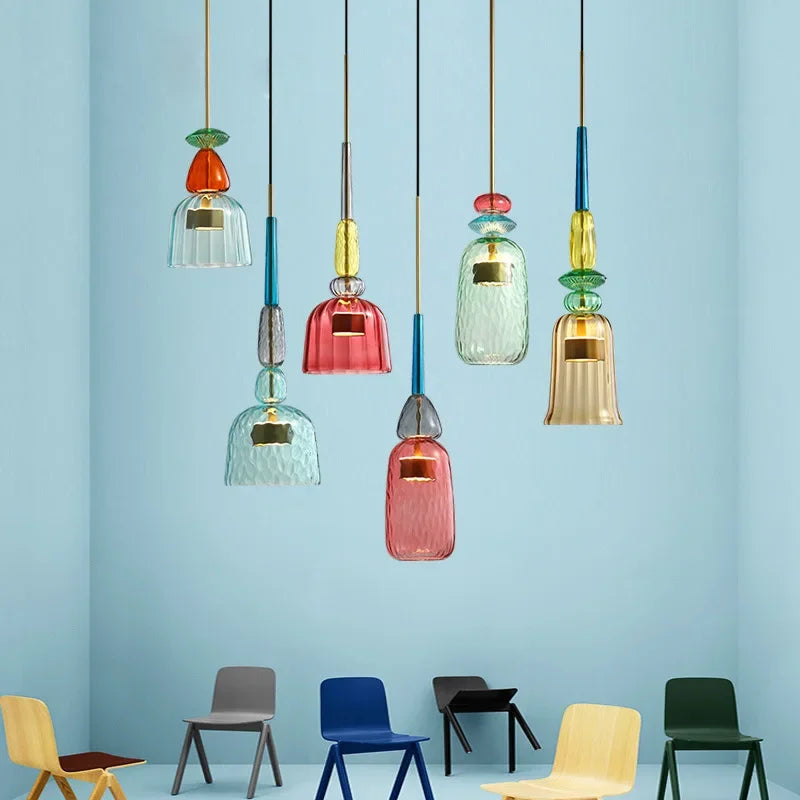 SphereGlow – Lustră din sticlă colorată cu LED și înălțime reglabilă | Iluminare ambientală multicoloră | Design decorativ cu piatră de sticlă | Pentru camere de zi și sufragerii