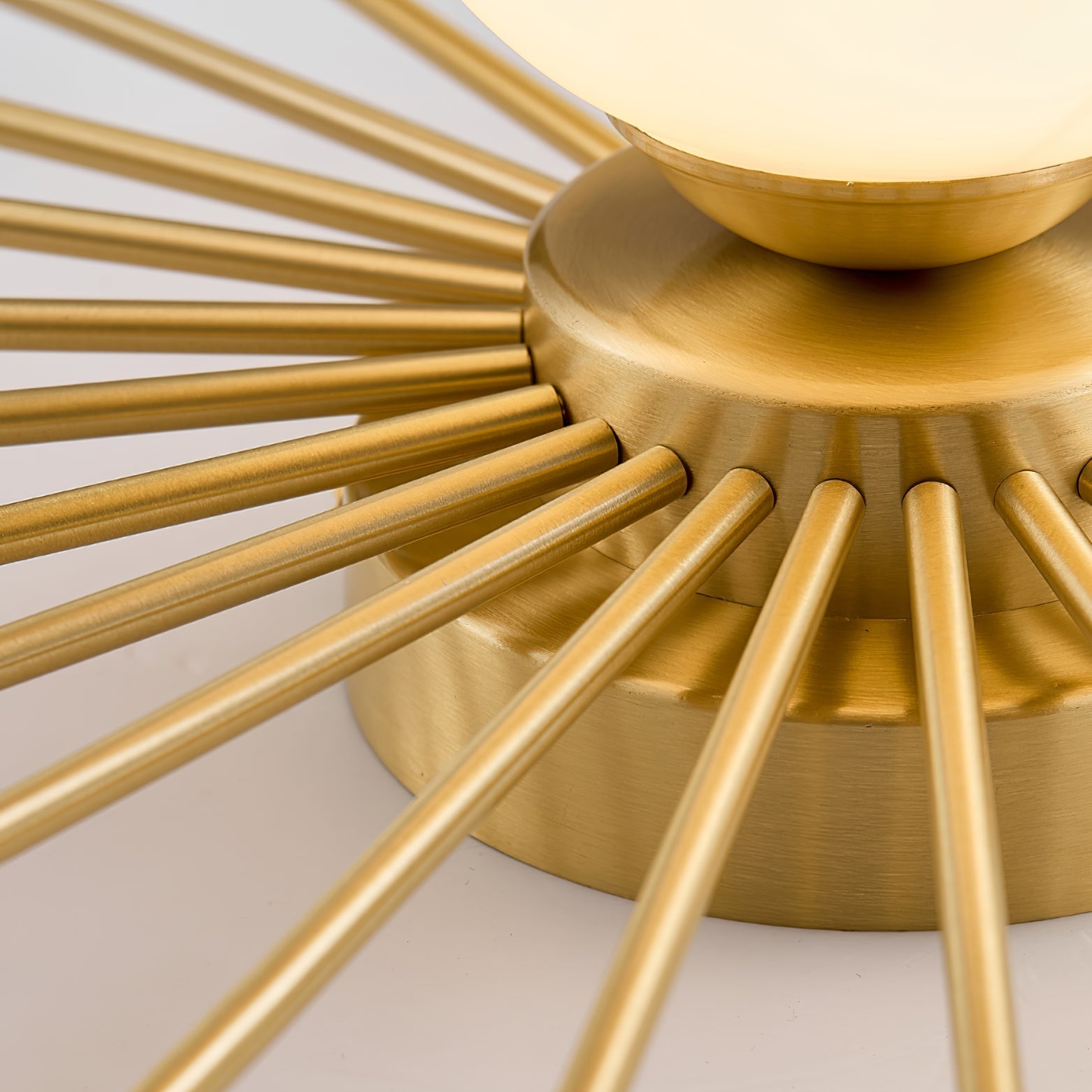 LumiStar – Lampada da soffitto in ottone e vetro con design rotondo
