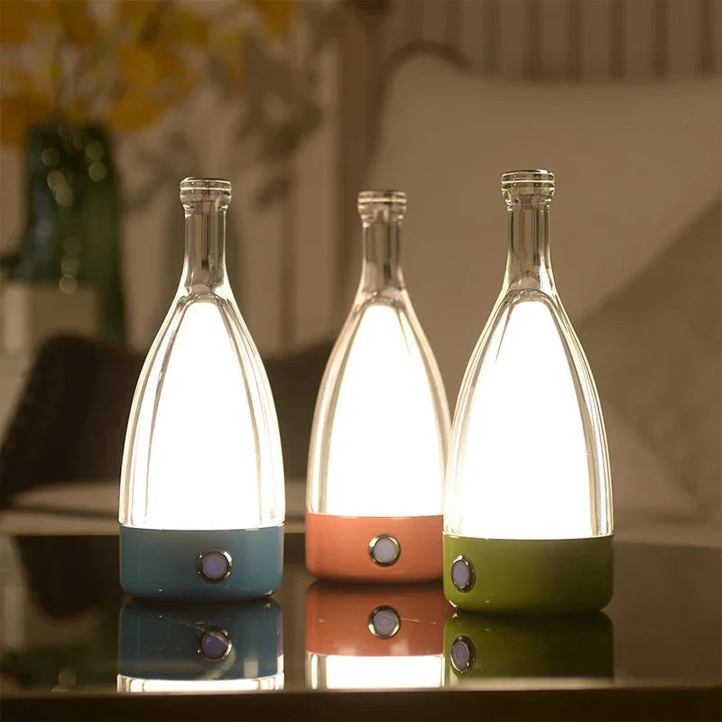 ClaroBottle – Lampka stołowa o sylwetce butelki z cylindryczną górną częścią