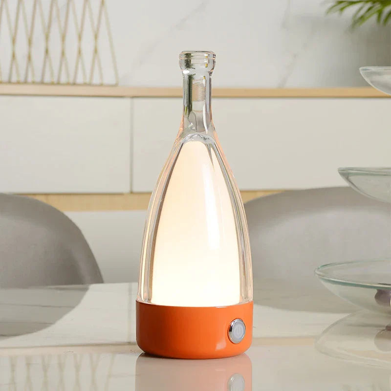 ClaroBottle – Lampka stołowa o sylwetce butelki z cylindryczną górną częścią