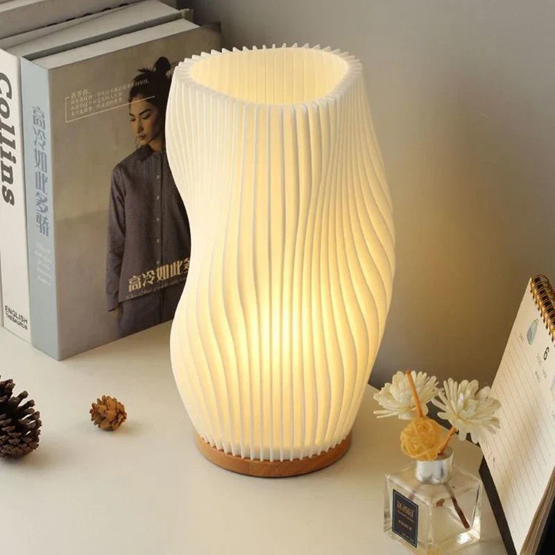 GlowWave – Lampă de masă modernă cu model valuri pentru iluminare ambientală confortabilă