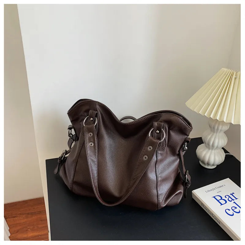Althea – Borsa capiente con design snello e elegante