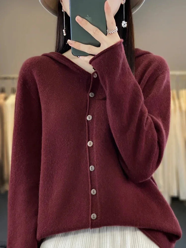 Emilia - Morbido e caldo maglione in cashmere con cappuccio e bottoni