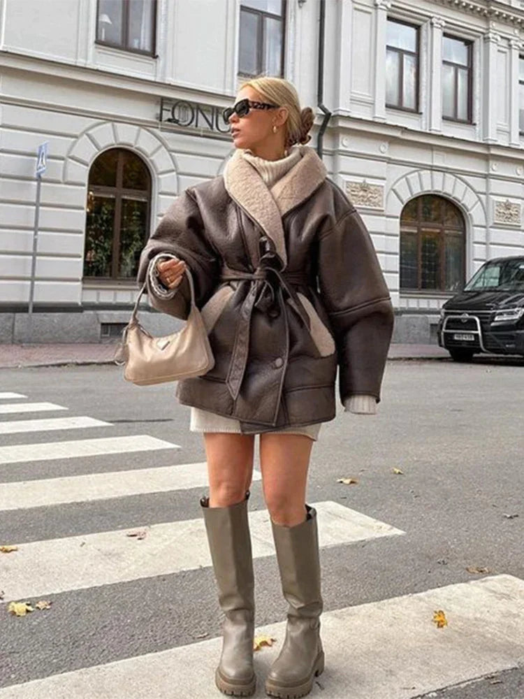 Elsa - Geacă confortabilă și stilată cu curea reglabilă