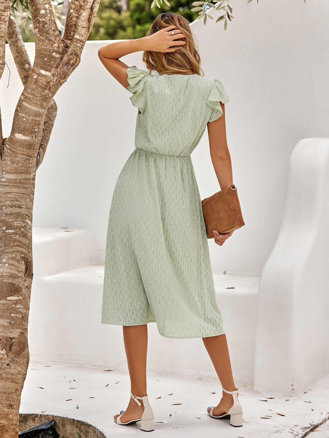 Lina - Dress with ruched sleeves, high waist, and V-neck
