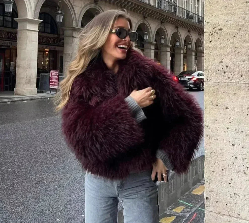 Mila - Bunda s dlouhými rukávy, silnou kožešinovou podšívkou a ležérní elegancí
