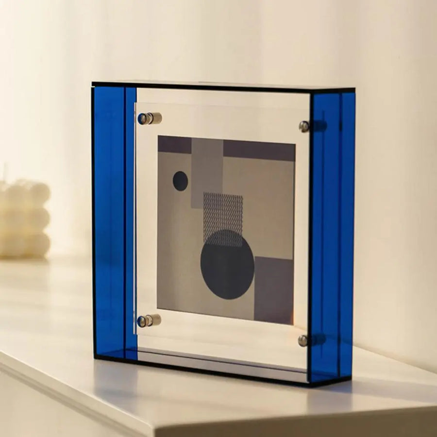 FrameGlow - Classic design frame for family portraits and artwork