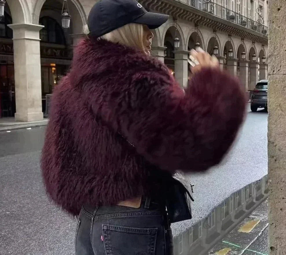 Mila - Bunda s dlouhými rukávy, silnou kožešinovou podšívkou a ležérní elegancí