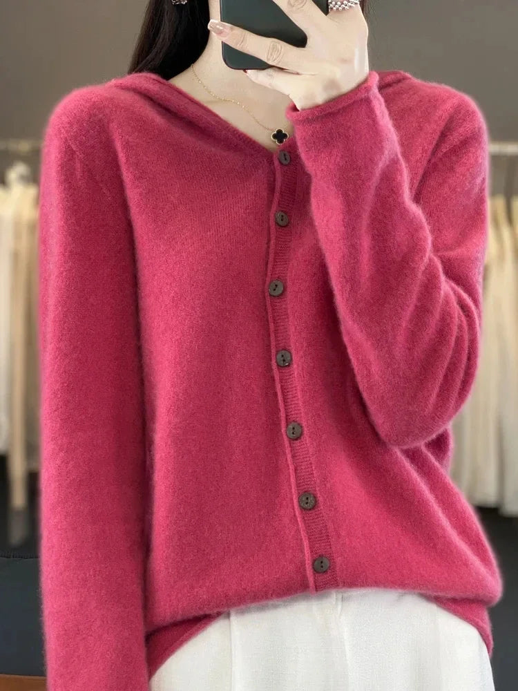 Emilia - Morbido e caldo maglione in cashmere con cappuccio e bottoni