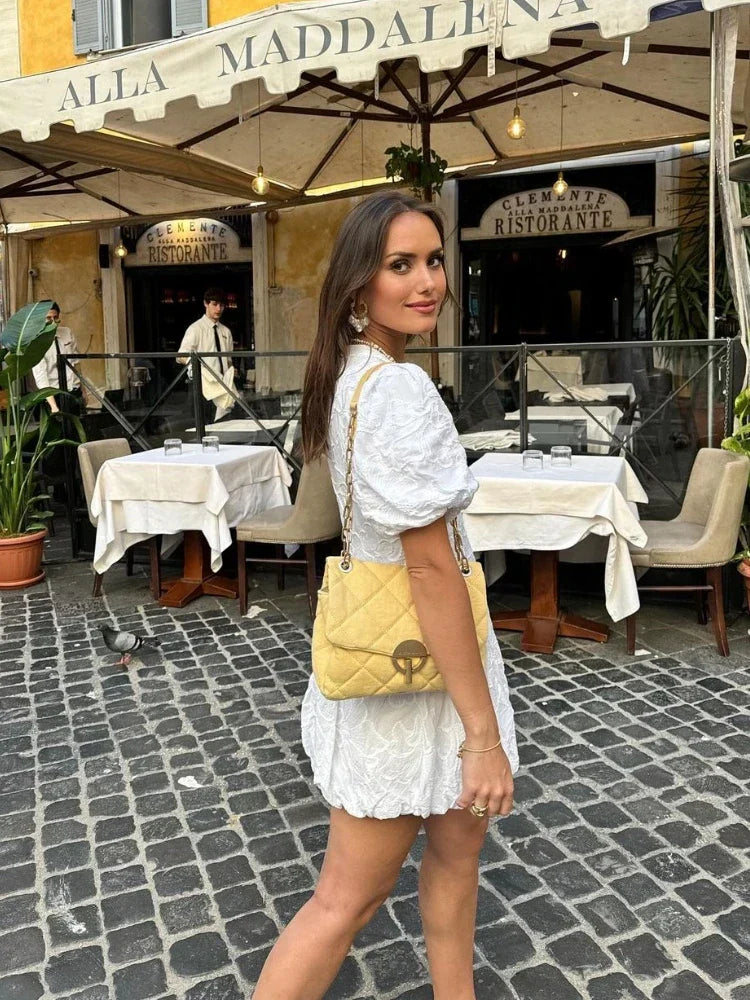 Amelia - Robe blanche élégante avec une touche chic et ludique