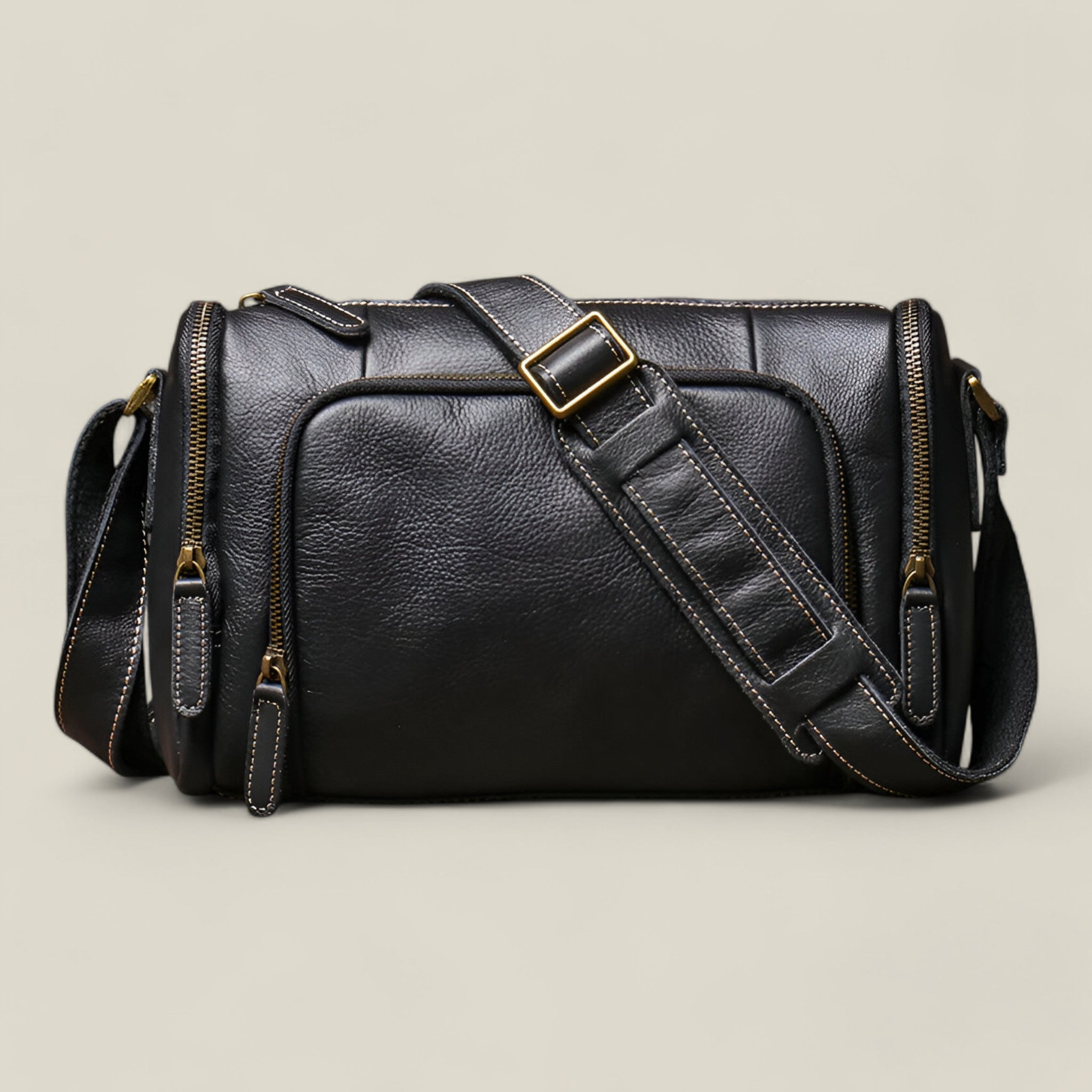 Benjamin - Classic vintage crossbody bag with compact design and timeless style