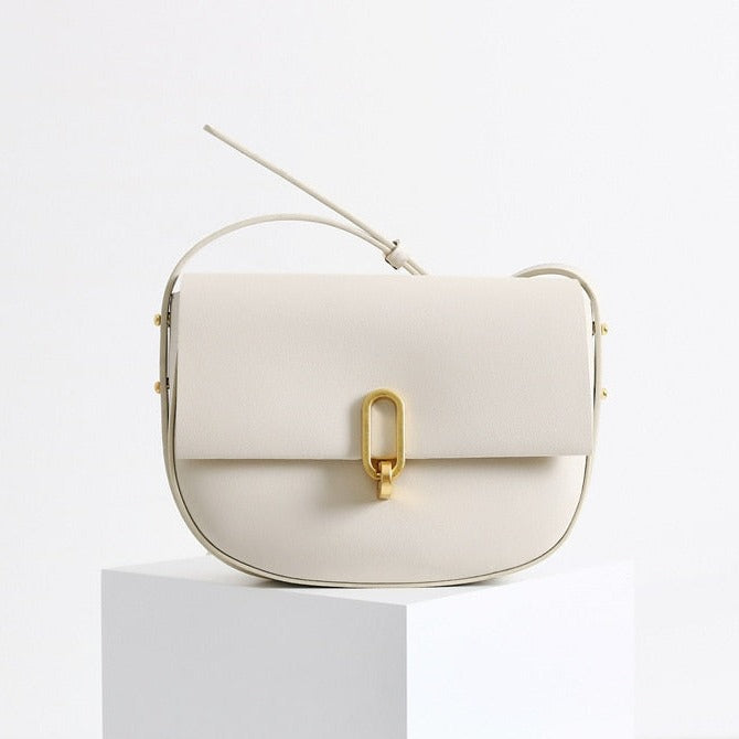 Faye - Chic handbag with flap closure and adjustable strap