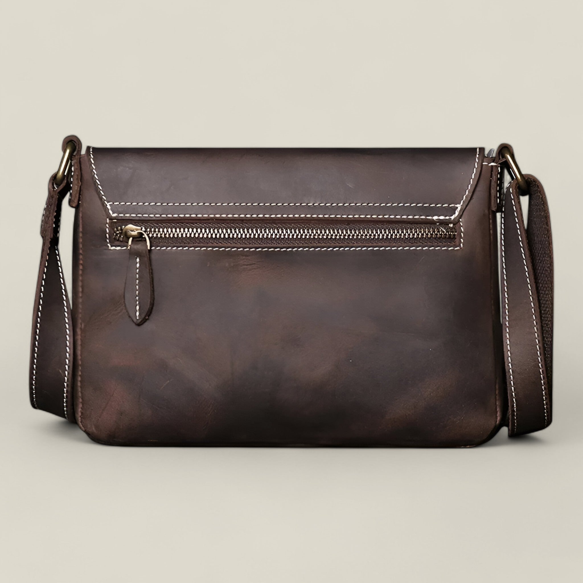 Elijah - Elegantní vintage kabelka přes rameno s prostorným interiérem a ergonomickými popruhy