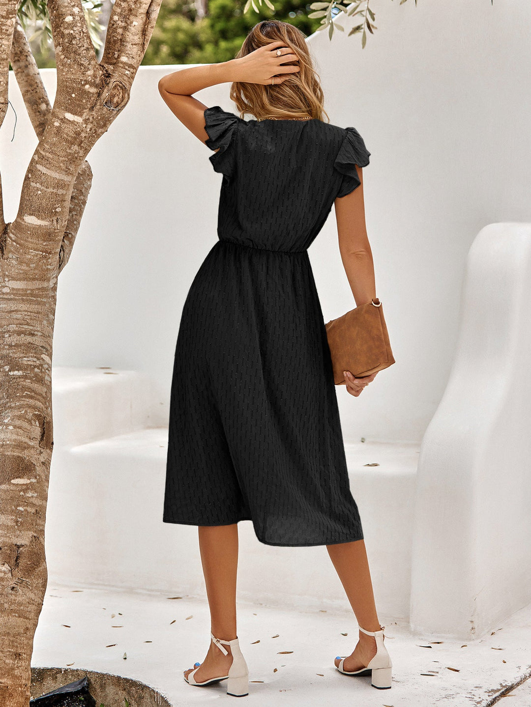Lina - Dress with ruched sleeves, high waist, and V-neck