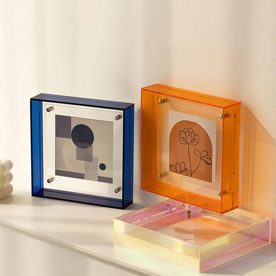 FrameGlow - Classic design frame for family portraits and artwork