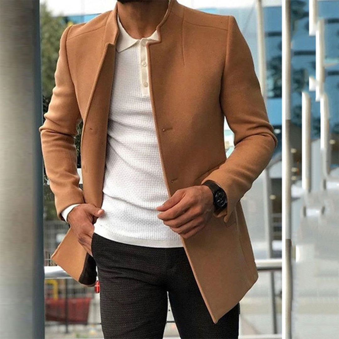 Noah - Moderní kabát bez límce s elegantním střihem a zapínáním na knoflíky