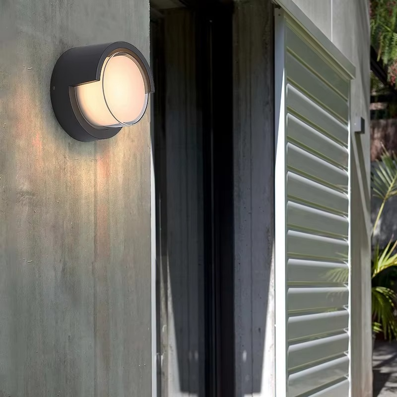 LightForm – Lampă de perete pentru exterior cu carcasă din aluminiu și acril