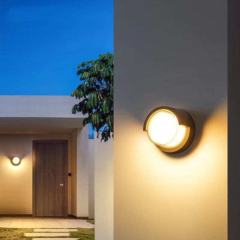 LightForm – Lampă de perete pentru exterior cu carcasă din aluminiu și acril