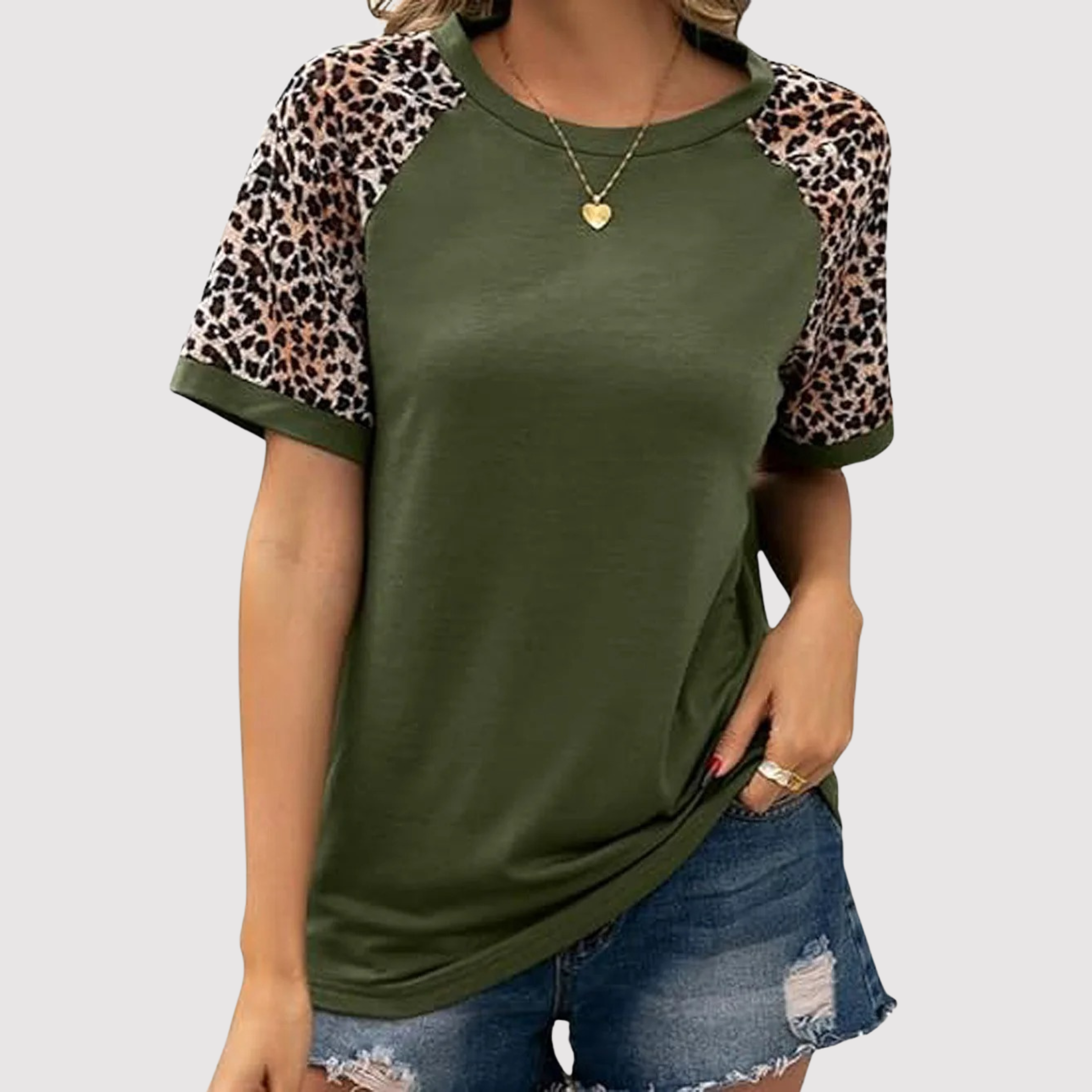 Naina - Elegant T-shirt with short sleeves and leopard print