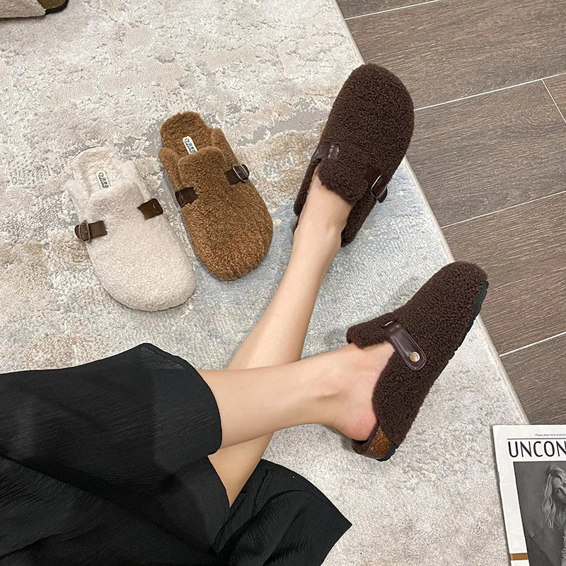 Lisa - Komfortowe kapcie z futerkiem i eleganckim wzorem z klamrą