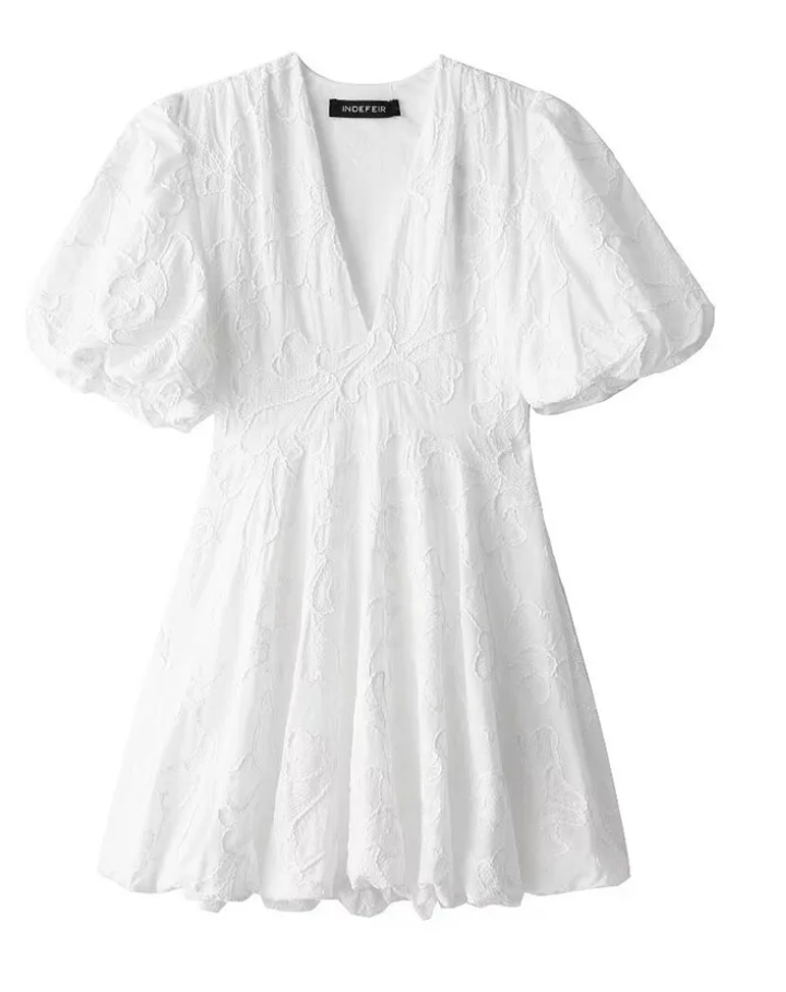 Amelia - Robe blanche élégante avec une touche chic et ludique