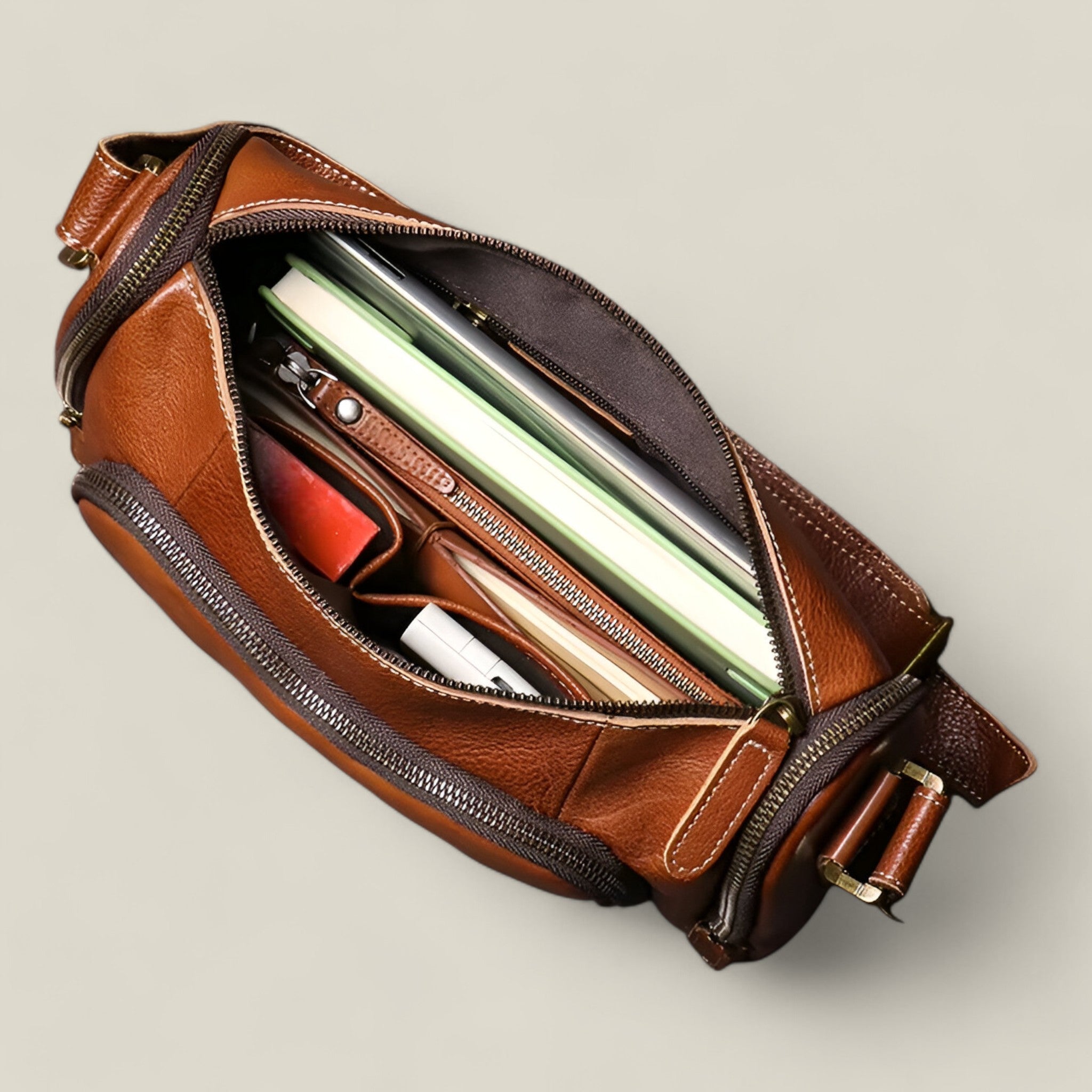 Benjamin - Classic vintage crossbody bag with compact design and timeless style