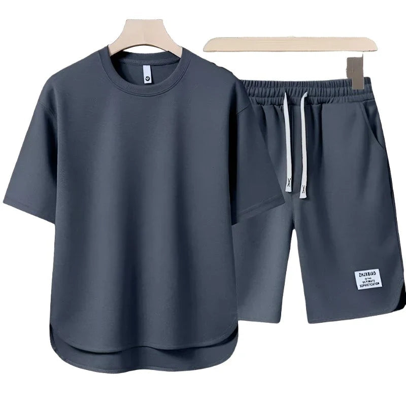 James - Casual two-piece set with relaxed fit t-shirt and shorts