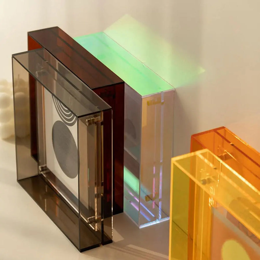 FrameGlow - Classic design frame for family portraits and artwork