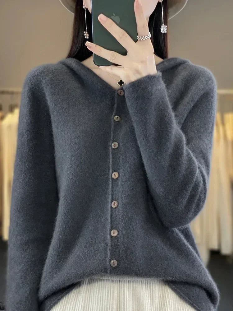Emilia - Morbido e caldo maglione in cashmere con cappuccio e bottoni