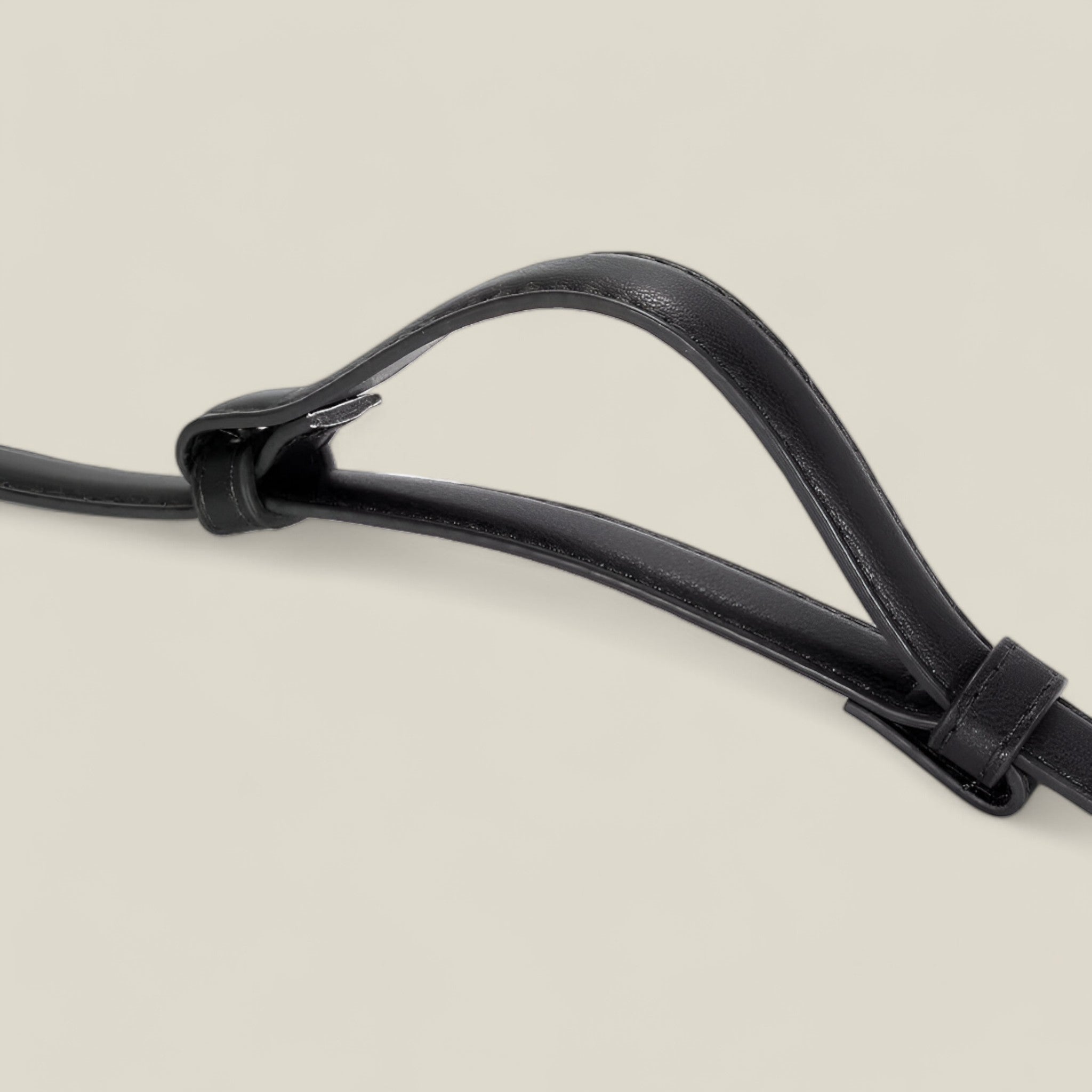 Emma - Elegante cintura sottile con fibbia dorata per styling versatile