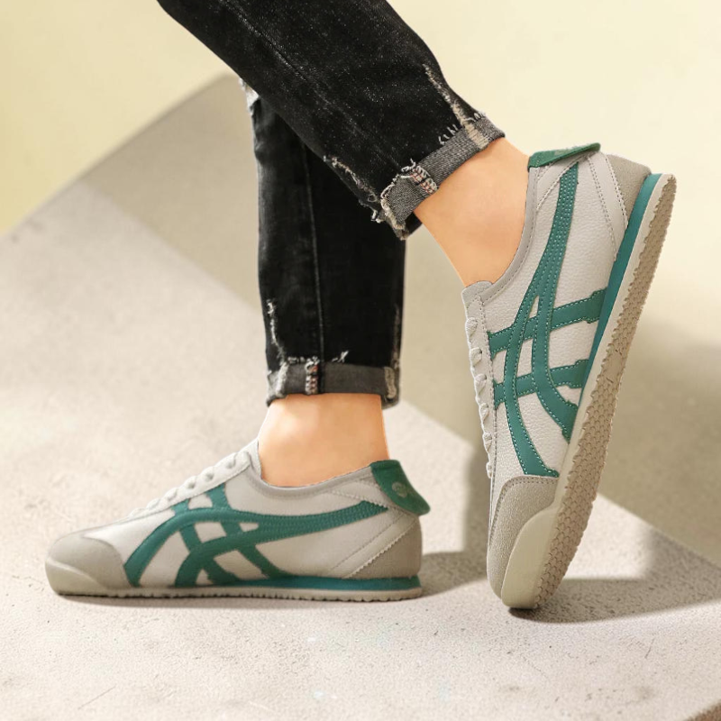 Men’s Round Toe Lace-Up Sneakers