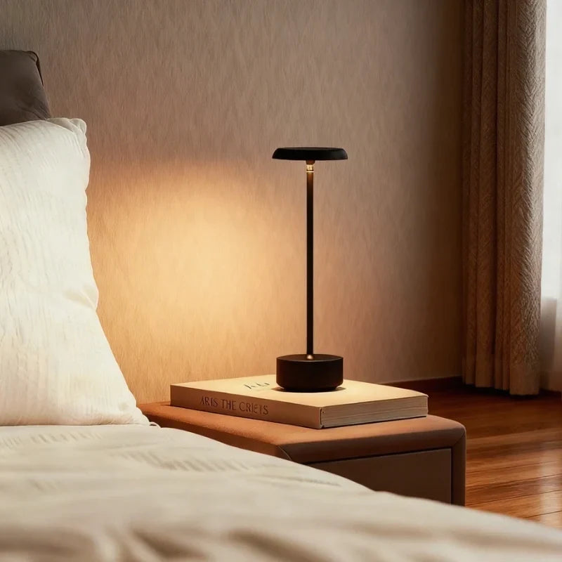 DiscLume - Lampada da tavolo in alluminio con testa a forma di disco