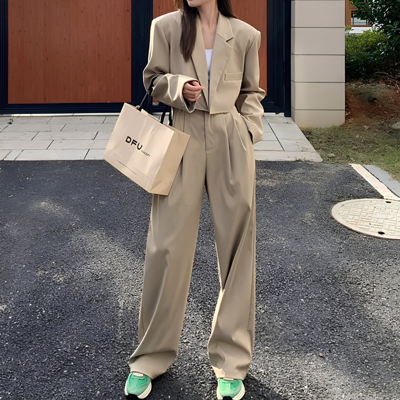 Ensemble blazer structuré et pantalon à jambes larges