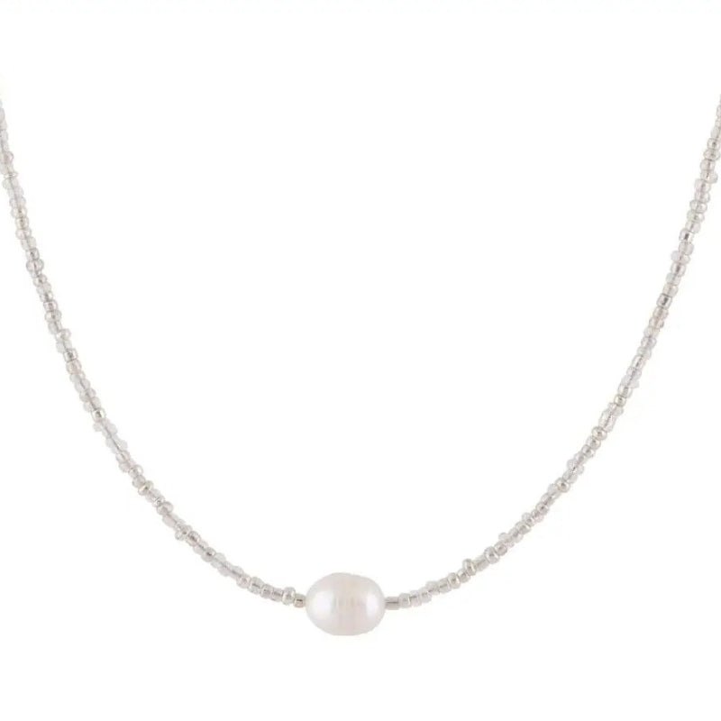 Joly – Collana moderna a più fili con eleganti accenti di perle e un centro vistoso