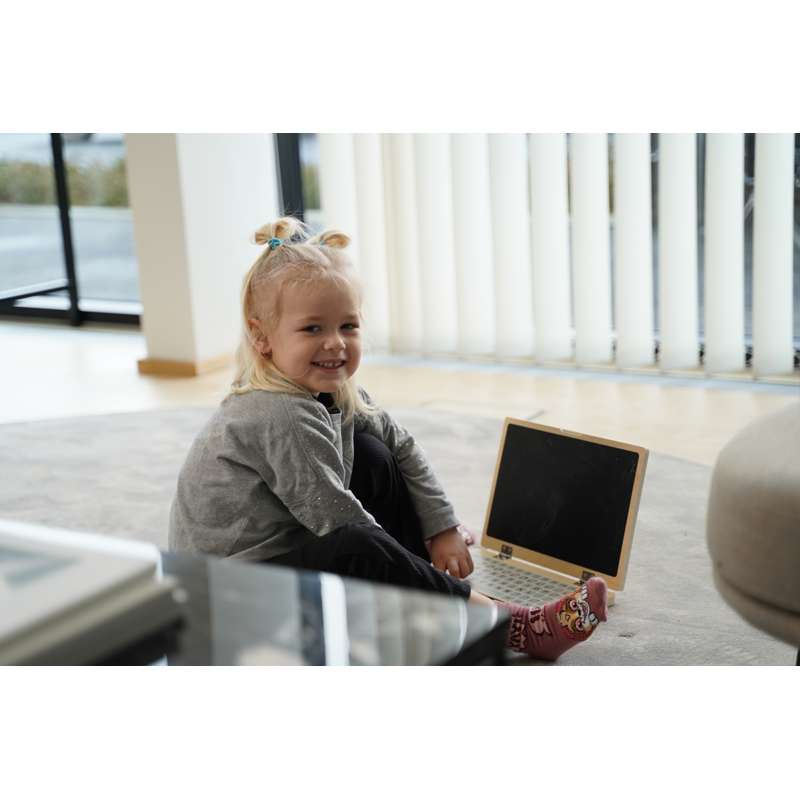 ChalkByte - Laptop din lemn cu ecran tip tablă