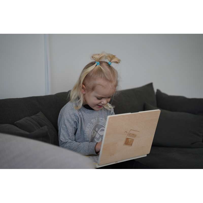 ChalkByte - Laptop din lemn cu ecran tip tablă