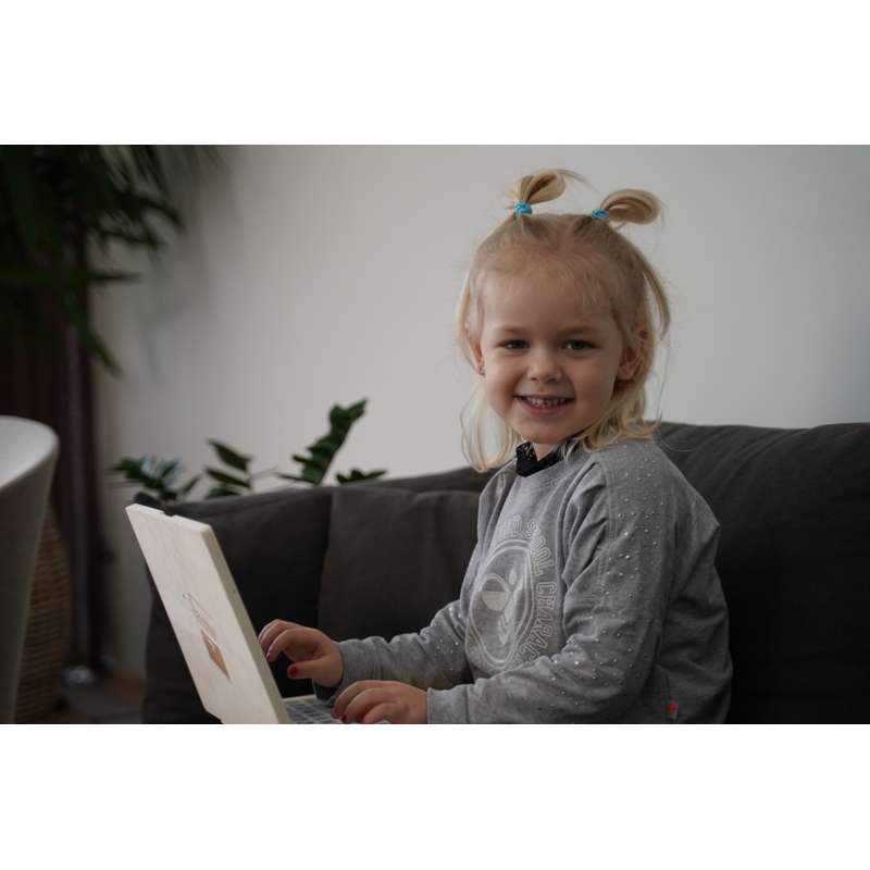 ChalkByte - Laptop din lemn cu ecran tip tablă