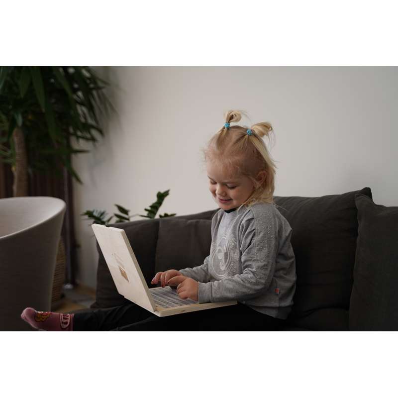 ChalkByte - Laptop din lemn cu ecran tip tablă