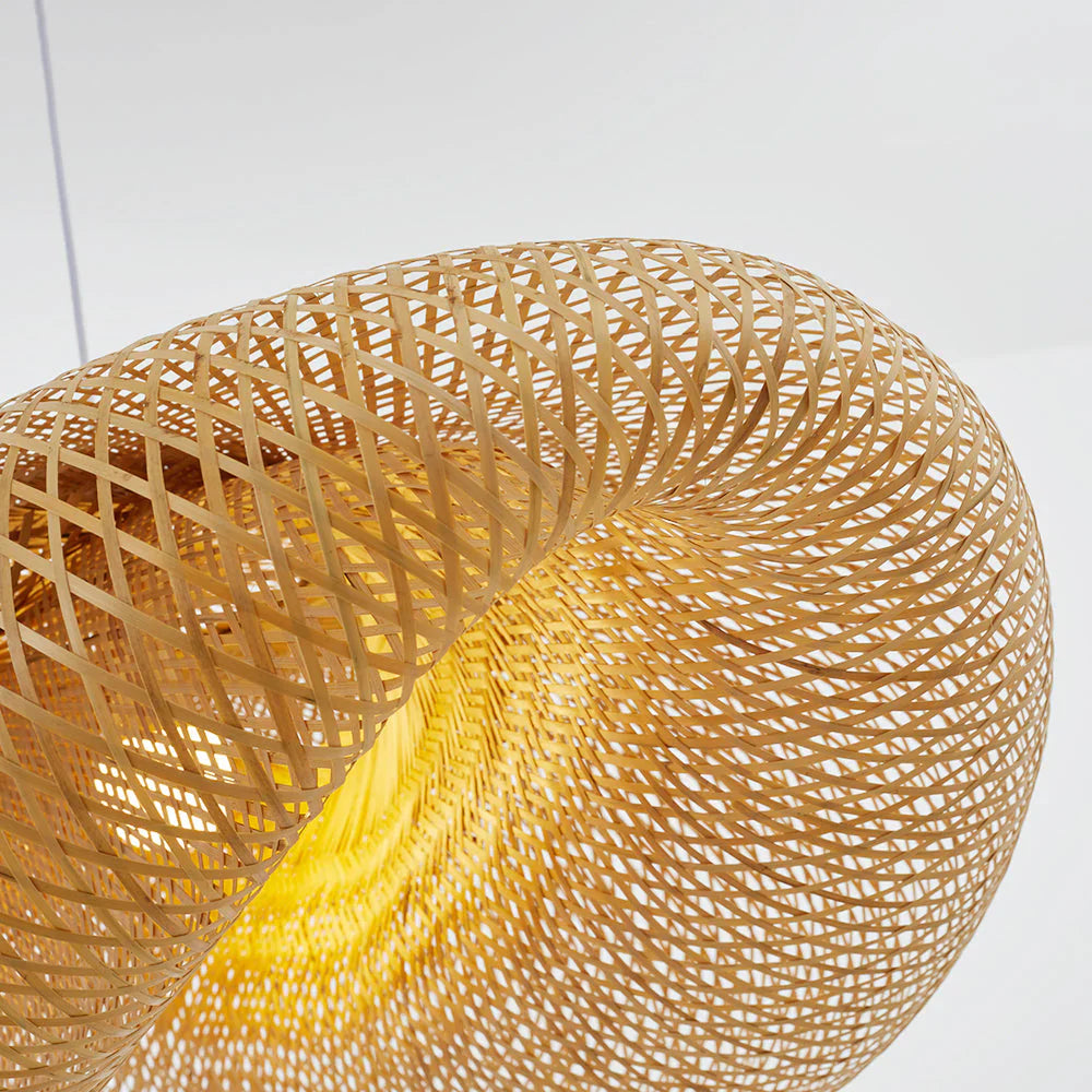 BambooChic – Ekologiczna lampa wisząca w stylu boho z miękkim światłem i ręcznie plecionym bambusowym wzorem