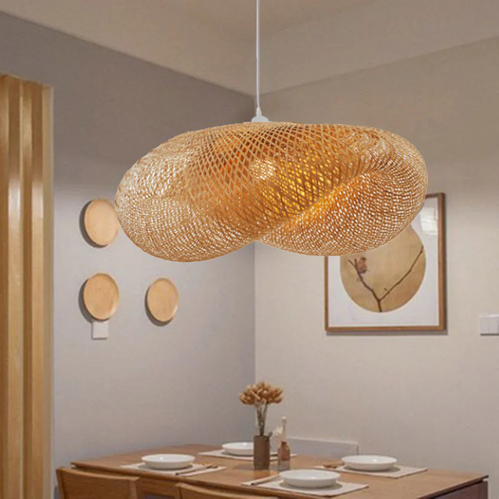 BambooChic – Ekologiczna lampa wisząca w stylu boho z miękkim światłem i ręcznie plecionym bambusowym wzorem