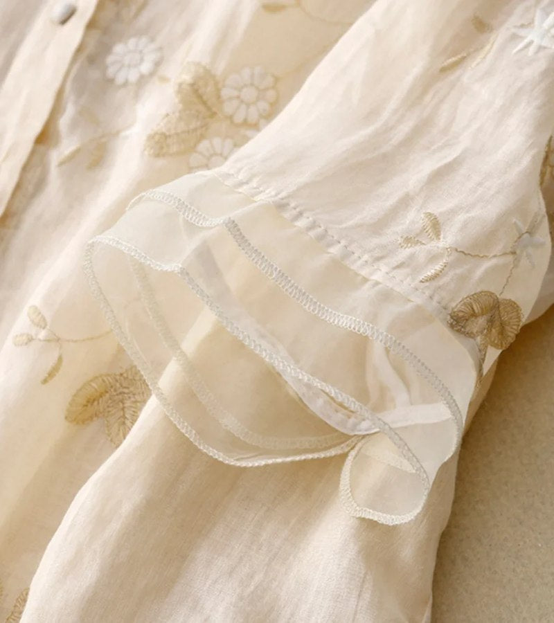 Elise – Classic blouse with round neck, front button closure, and loose fit