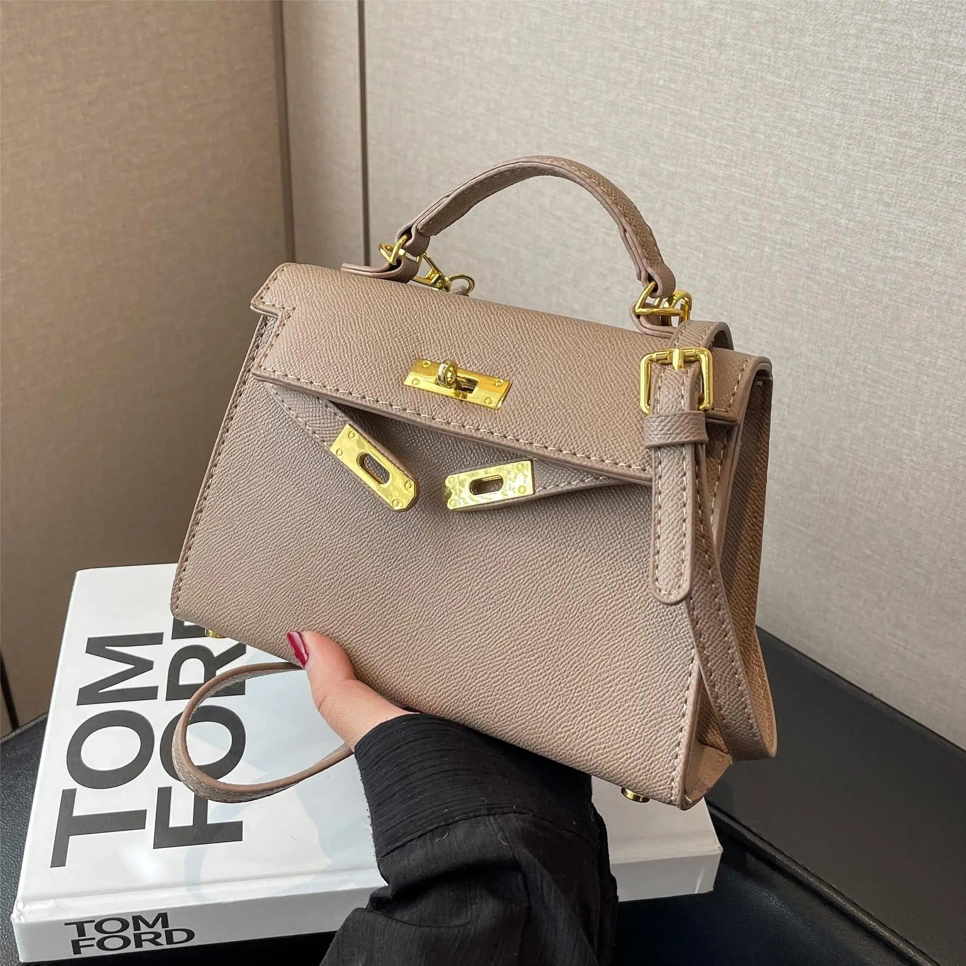 Tessa - Borsa a Tracolla per un'Eleganza Senza Tempo e Chic Quotidiano