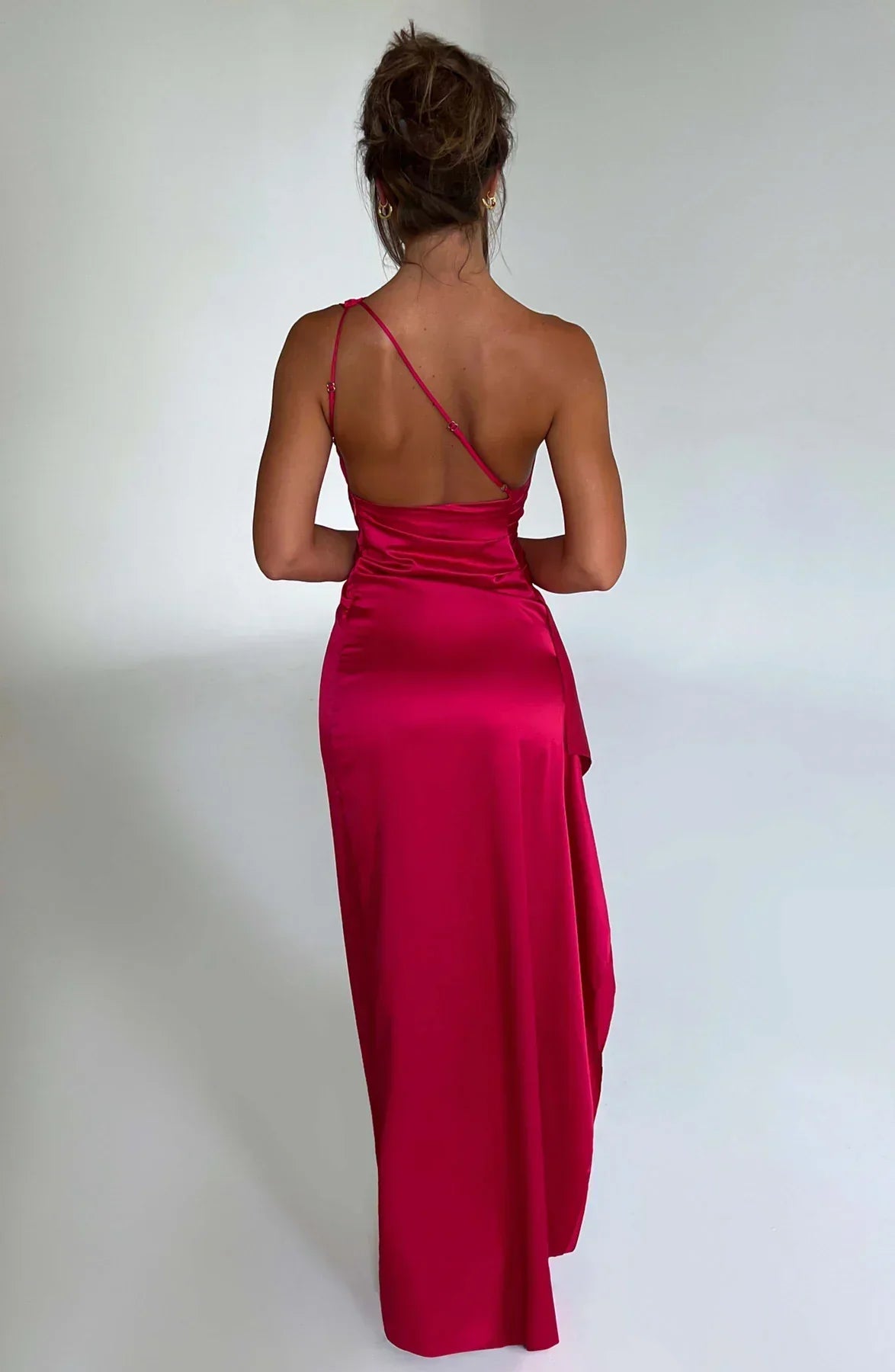 Eliana - Splendido vestito con design moderno delle spalle