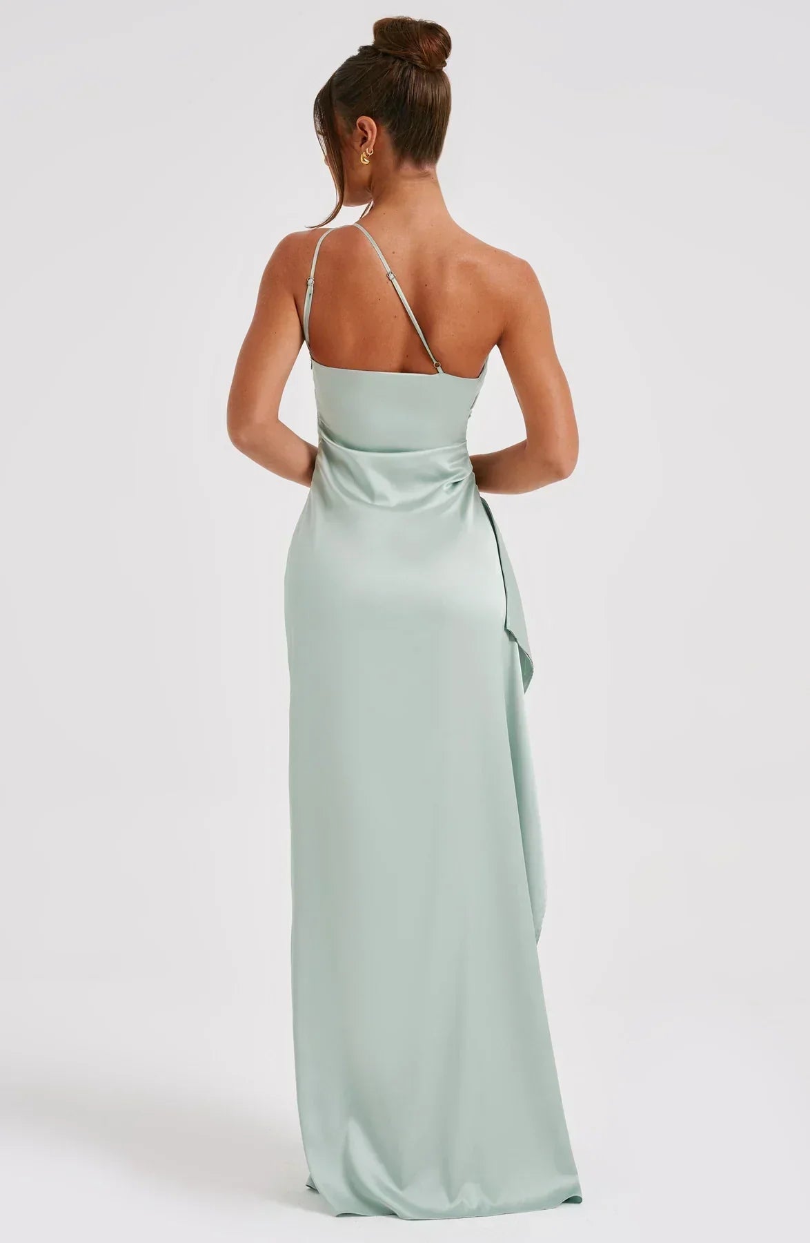 Eliana - Splendido vestito con design moderno delle spalle