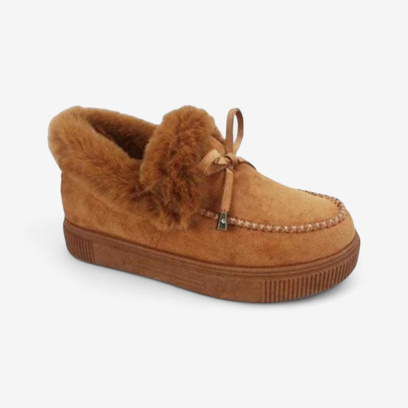 Amanda - Buty wsuwane z okrągłym noskiem, ozdobnym chwostem i wsuwanym wzorem
