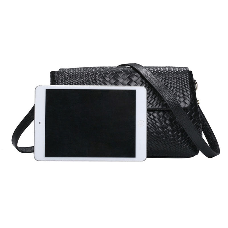Emma - Trendy woven shoulder bag with long straps