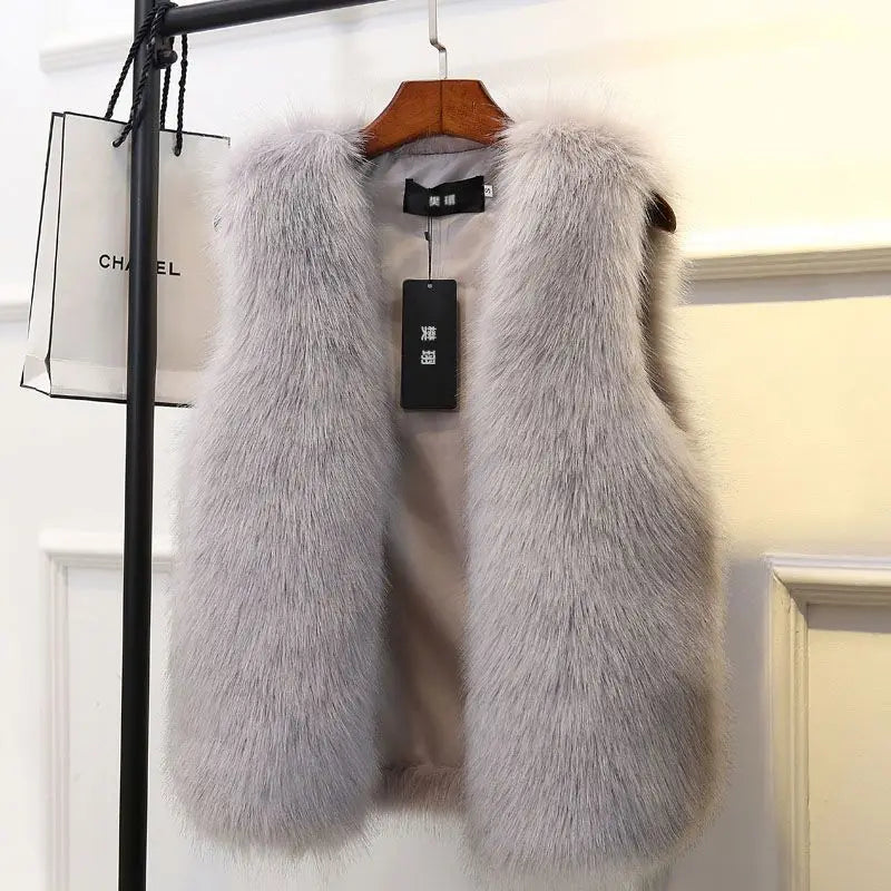 Furista - Women's Stylish Warm Vest for Cold Seasons