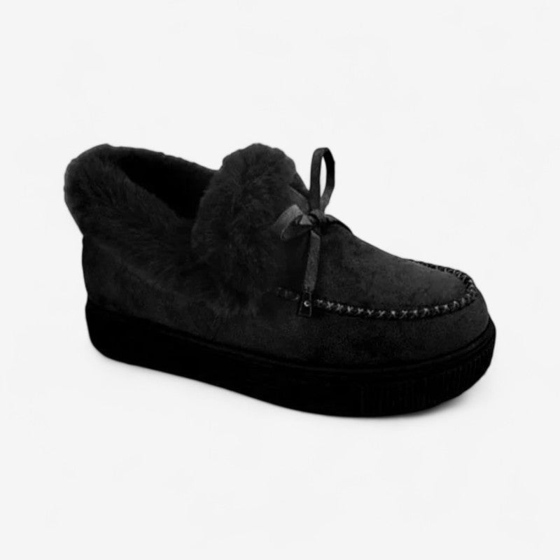 Amanda - Buty wsuwane z okrągłym noskiem, ozdobnym chwostem i wsuwanym wzorem
