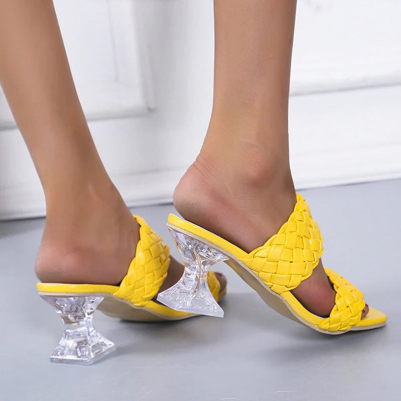 CrystalCozy - Sandały z Przezroczystymi Obcasami w Kształcie Piramidy